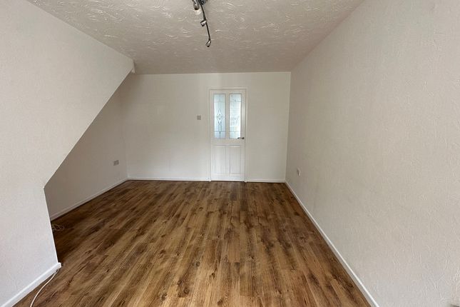38, Simpson Close, Luton photo 5