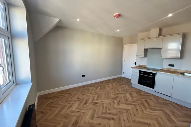 Flat E, Horley photo 2