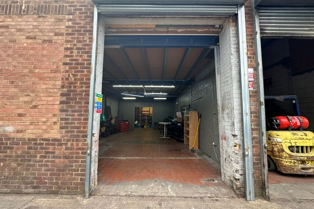 Warehouse to let in Central Way, North Feltham Trading Estate, Feltham
