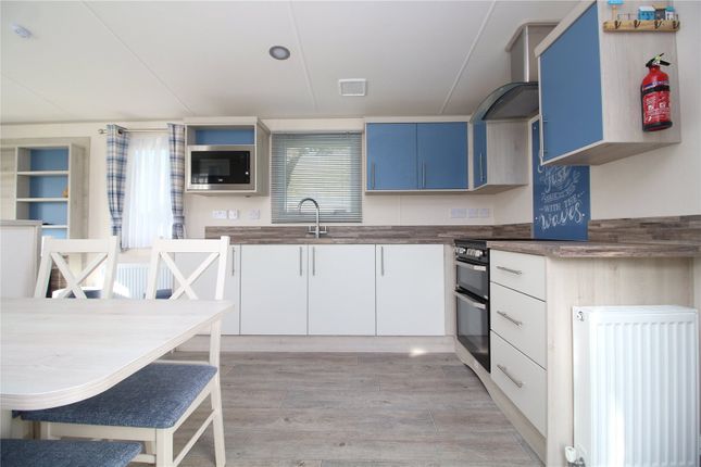 Mobile/park home for sale in Shorefield, Near Milford On Sea, Hampshire