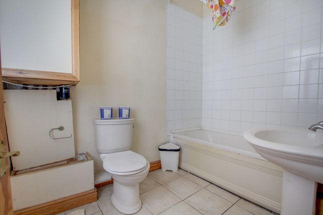 Flat for sale in Commonside, Brierley Hill