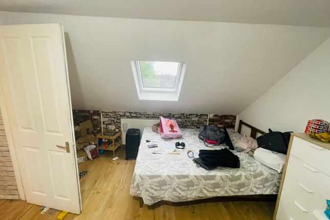 Thumbnail Flat to rent in Apollo Place, London