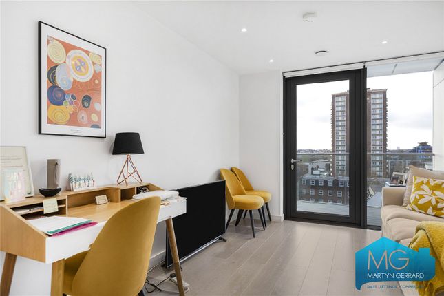 Flat for sale in City North Place, London