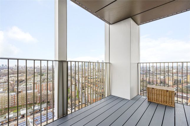 Apartment 1805, Bouchon Point, 7, Cendal Crescent, London photo 4