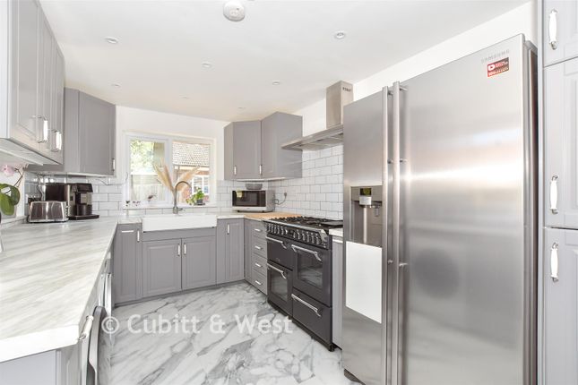 78, Cook Road, Horsham photo 2