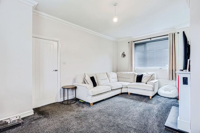 60, Snapethorpe Road, Wakefield photo 5