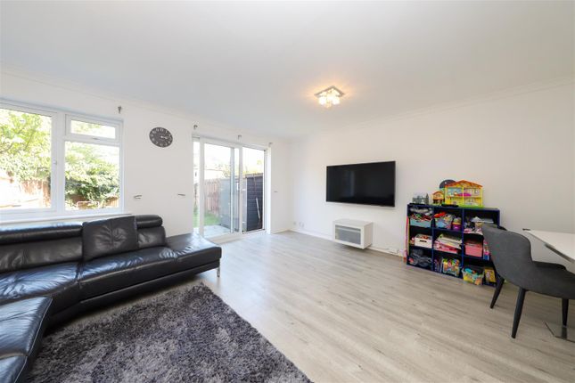 41, Thrush Green, Harrow photo 2