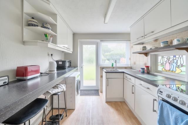 24, Butts Road, Horspath photo 4