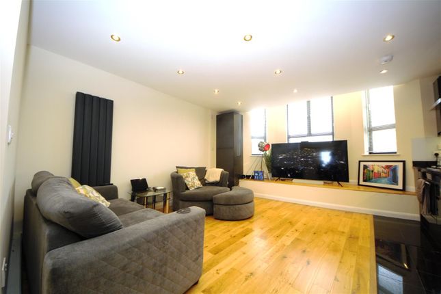 Thumbnail Flat to rent in High Road, East Finchley, London