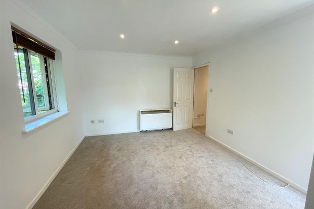 18, Kern Close, Southampton photo 2