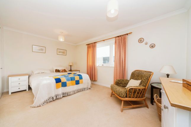 Flat for sale in Basinghall Gardens, Sutton