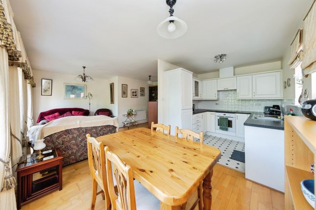 52, Avebury Avenue, Kent photo 2