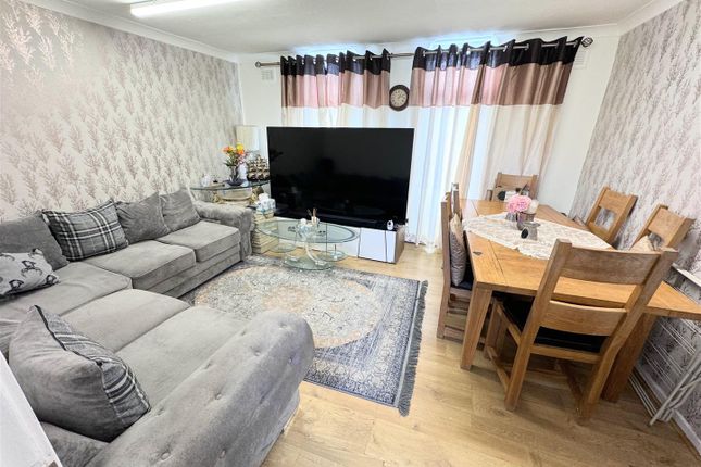 Thumbnail Flat for sale in Argus Way, Northolt