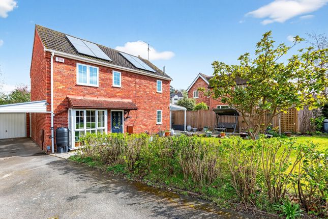 9, The Deer Leap, Kenilworth Warwickshire photo 3