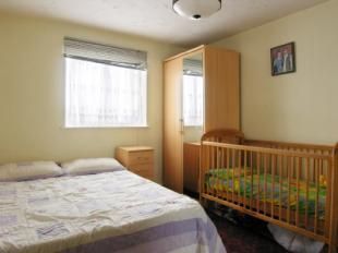 Dover Close, LONDON photo 2