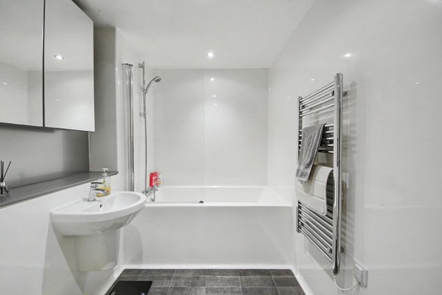 Apartment 802, Ariel Apartments, Ottinger Close, Salford photo 4