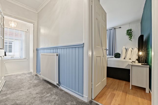 29, George Street, Chapelhall photo 4