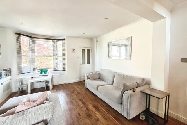 54, Rye Road, Hoddesdon photo 2