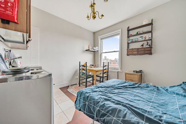 Flat 3, 22 Bina Gardens, South Kensington, London photo 4