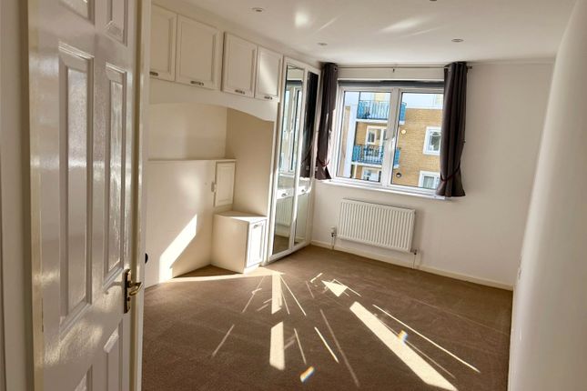 Flat 12, Neptune Court, The Strand photo 4