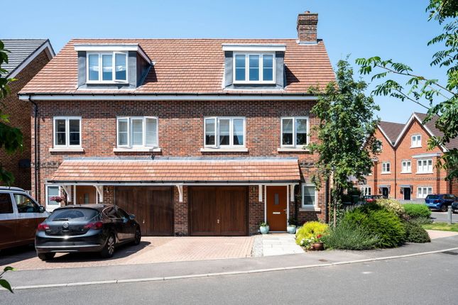 11, Oaks Lane, Leatherhead photo 4