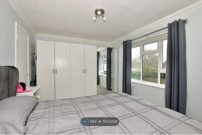 Flat, Abbotsleigh Close Sutton, London photo 2