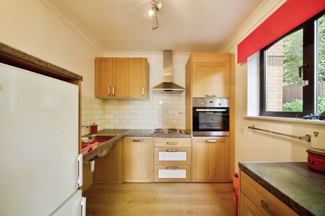 6, Manor Court Lodge, South Woodford photo 3