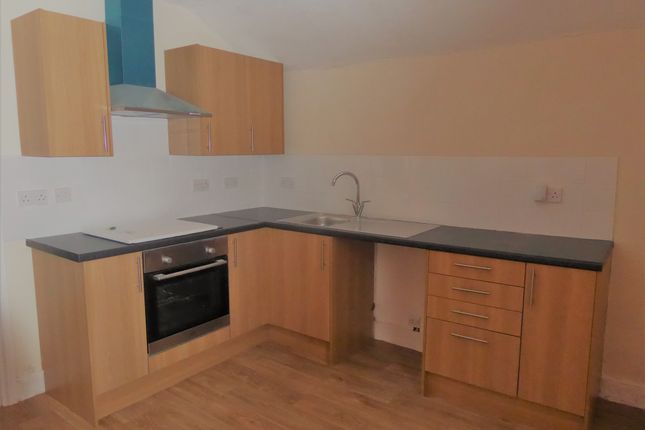 Flat to rent in Hartley Road, West Croydon