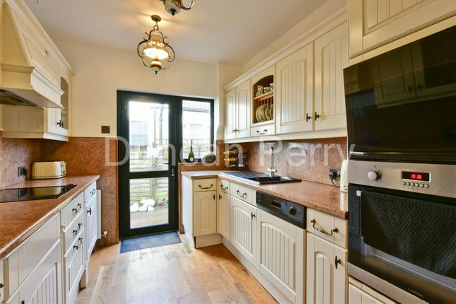 25, Oakmere Lane, Potters Bar photo 4