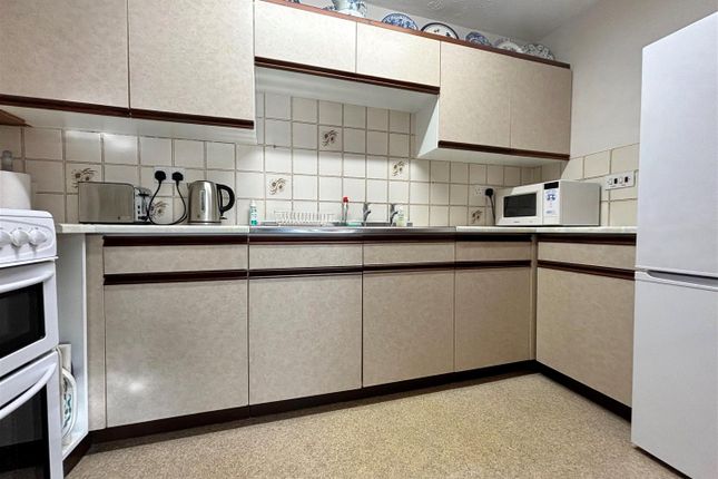 26 Cedar Court, Crockford Park Road, Addlestone photo 3