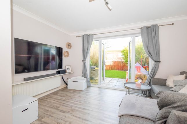 7 Lower Moor, Yateley photo 2