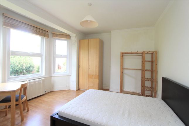 Flat to rent in Creffield Road, Acton, London