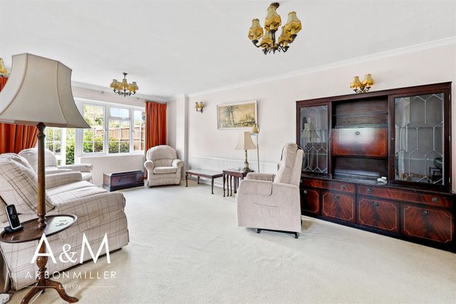 7, Benrek Close, Hainault photo 4