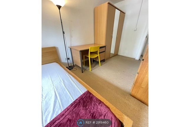 Flat, Drakeley Court Aubert Park, London photo 3