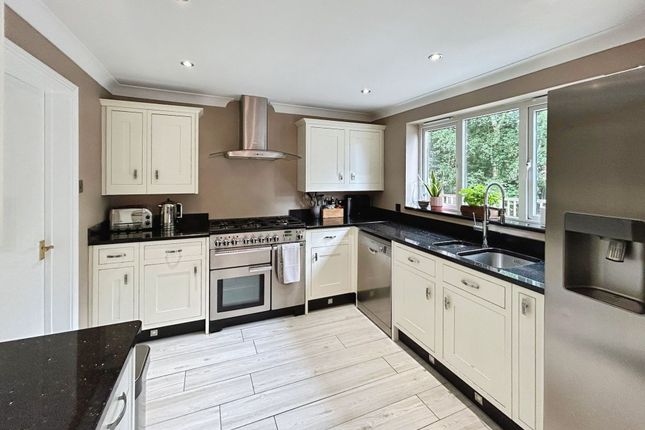 24 Llys Castell, Port Talbot photo 4
