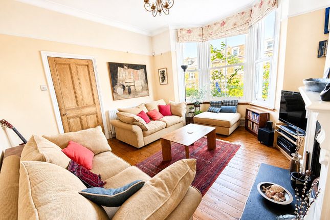 66, Wisteria Road, London photo 3
