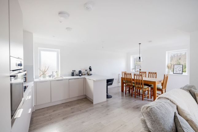 Flat 4, Dunlin House 28E Fairdene Road, Coulsdon photo 4