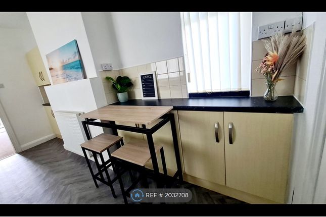 Flat to rent in Porthill, Wolstanton, Newcastle-Under-Lyme