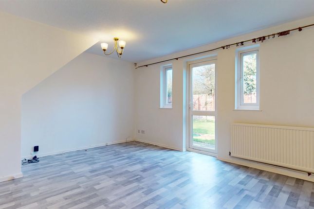 106, Montgomery Crescent, Milton Keynes photo 3