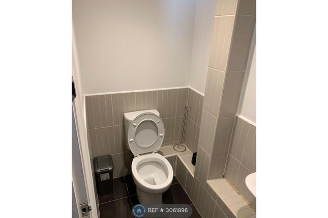 Flat  Ground Floor, Vicarage Road, London photo 5