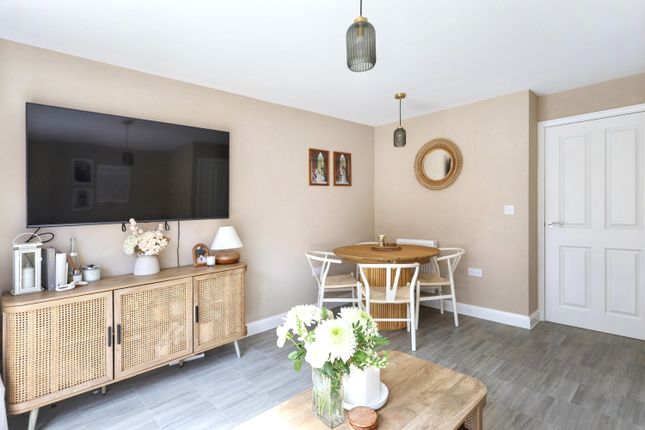 18, Woodpecker Way, Witney photo 4