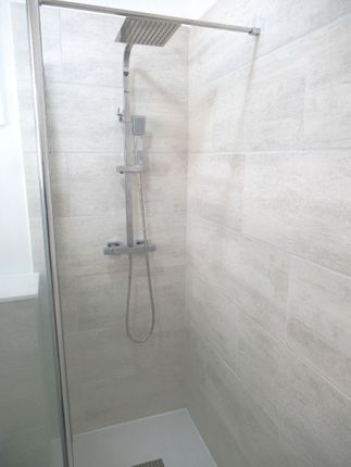18 Lichfield Court, Richmond photo 5