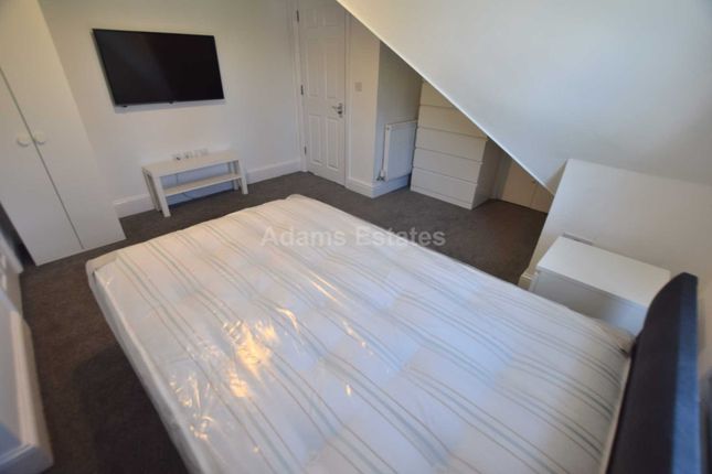 Room 8, Wokingham Road, Reading photo 2