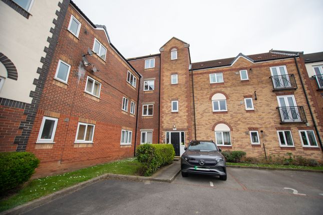 Thumbnail Flat for sale in Axholme Court, Hull