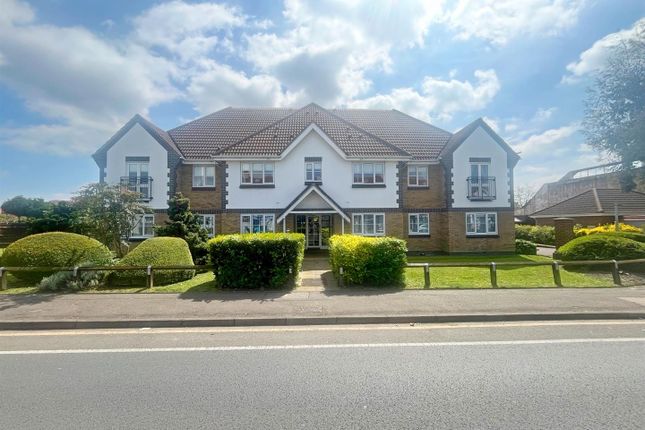 Flat for sale in Priory Mews, Hornchurch