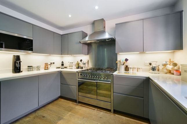 26 Roffes Lane, Caterham photo 4