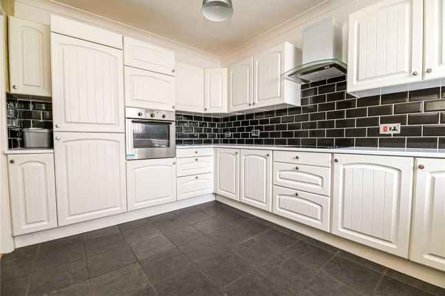 Flat 7, Hurst Court,, Victoria Road, Lymington photo 4