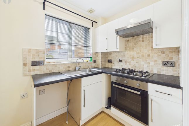 34 Carnation Way, Aylesbury photo 4