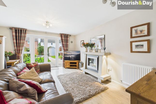 6 Hollingworth Close, Stone photo 3