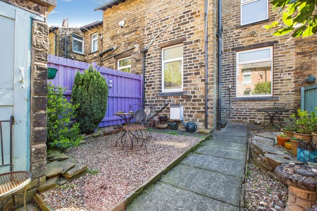 Chellow Dene, Dewsbury Road, Elland photo 3